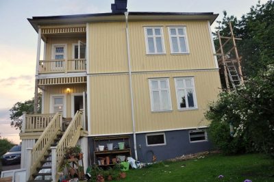 Byggnadsställningen är borta.