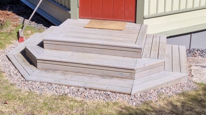 Ny trappa till Lilla huset