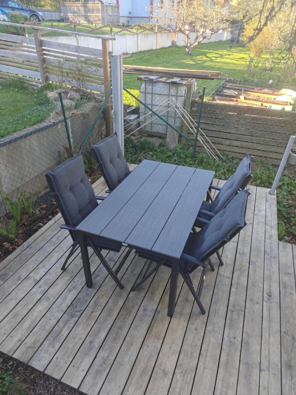 Nya utemöbler Lilla huset